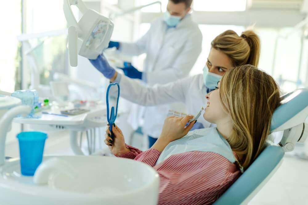 Complicaciones tras un implante dental: causas y soluciones