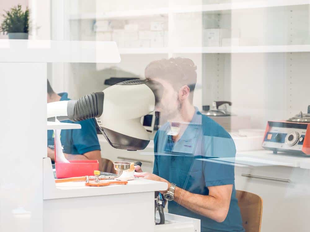 Precio de implantes dentales¿de qué depende