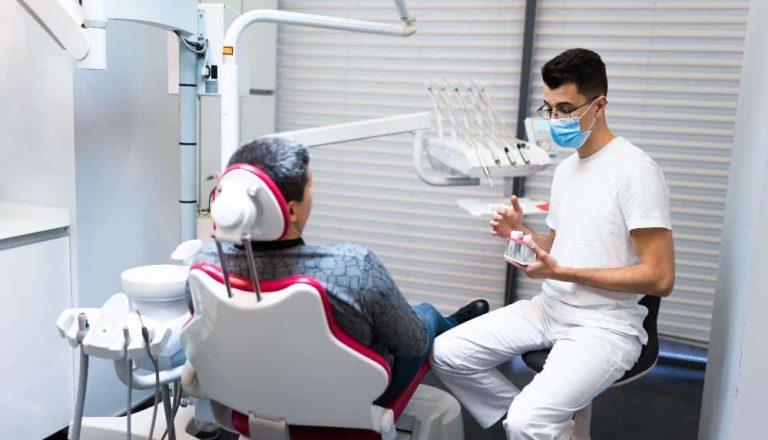 Los-cuidados-despues-de-tus-implantes-dentales-1