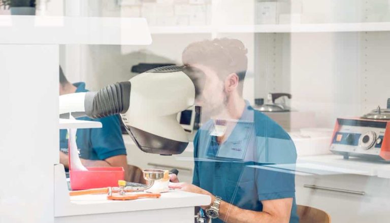 Precio-de-implantes-dentales_-¿de-que-depende_-1